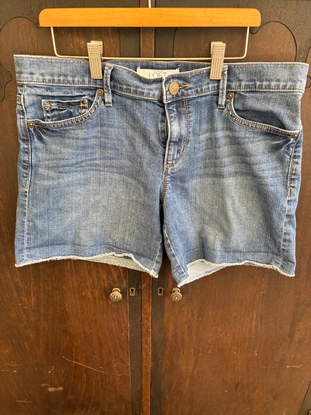 LOFT Classic Mid-Blue Denim Cutoff Shorts Sz 6